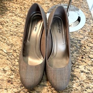 COPY - Woman’s Comfort Plus multicolored heels.  Size 9w